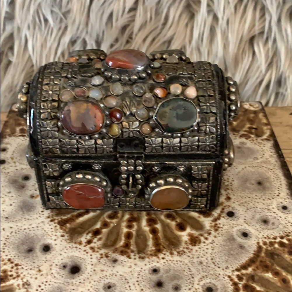 Jewelry box